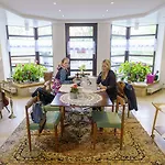 Tante Alma's Bonner Hotel Bona