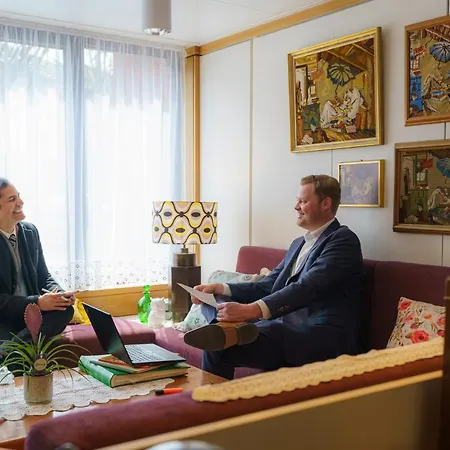 Tante Alma's Bonner Szálloda