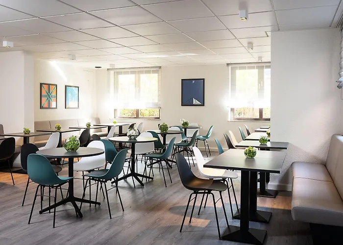 Tante Alma's Bonner Otel 3*