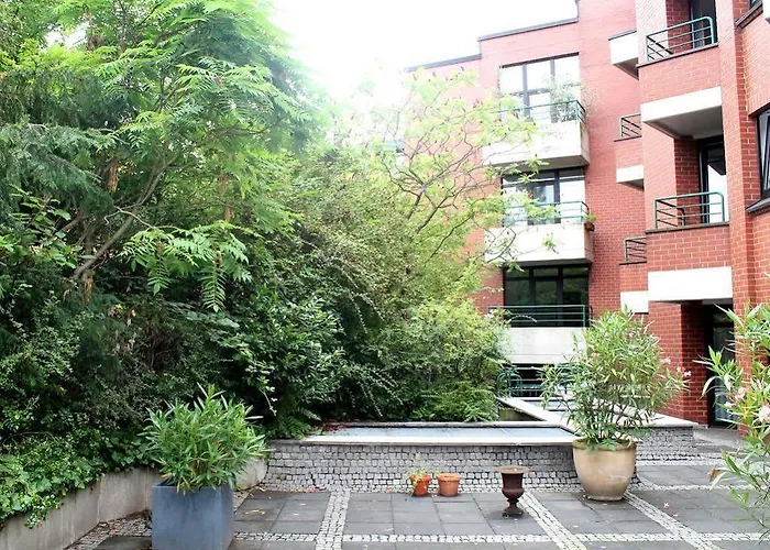 Tante Alma's Bonner Otel 3*